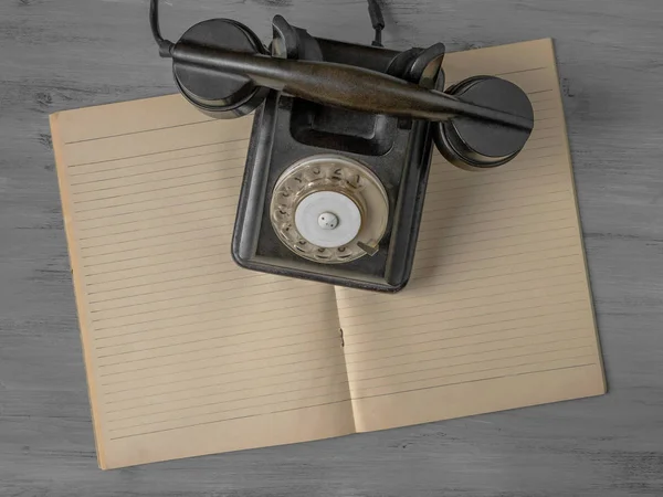 Svart gamla telefon — Stockfoto