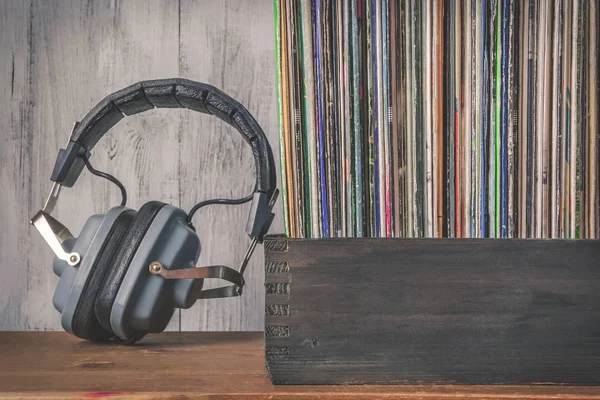Old vinyl records and headphones — Stock Photo, Image