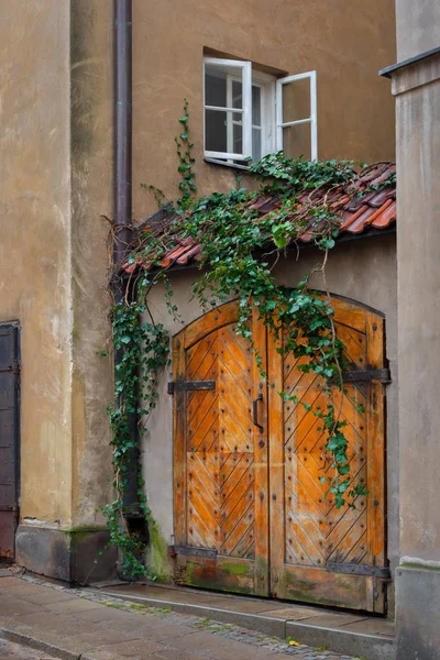 House on the old street in Warsaw — Stock Photo, Image
