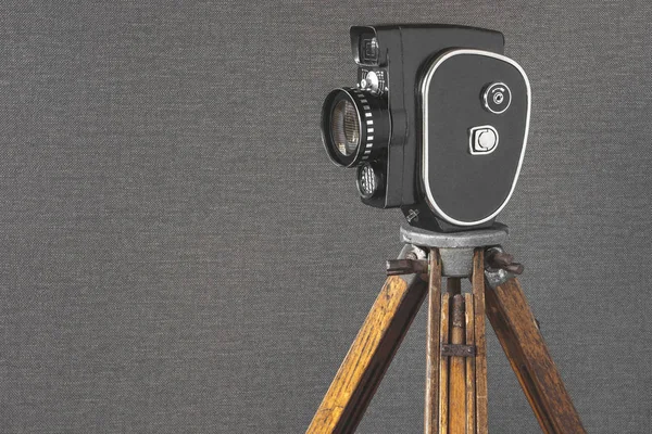 Old movie camera on a tripod — Stock Photo, Image