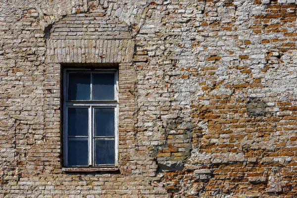 Fenêtre dans l'ancien bâtiment — Photo