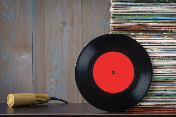 Old vinyl discs and microphone — Stock Photo, Image