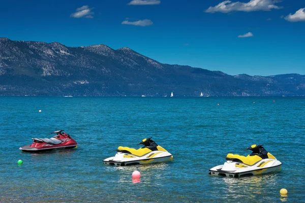 湖上的喷气滑雪 — 图库照片