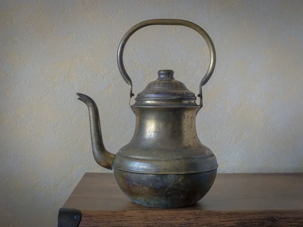 Old brass kettle — Stock Photo, Image