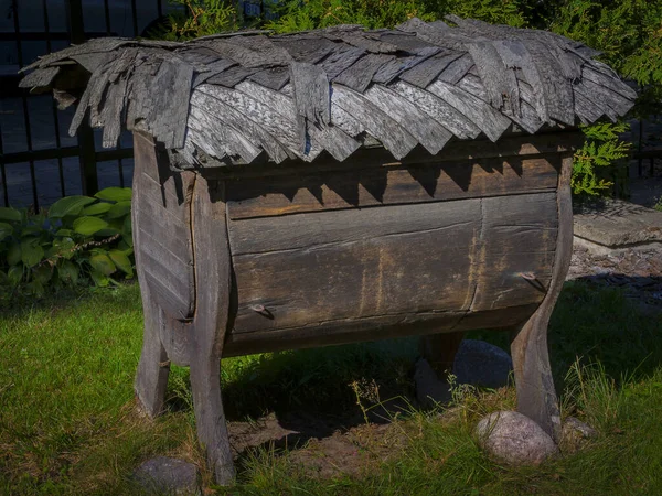 Een Oude Houten Bijenkorf Staat Een Bijenstal Het Platteland — Stockfoto