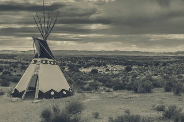 Arizona, ABD 'deki ulusal Hint evi (wigwam). Siyah ve beyaz fotoğraf