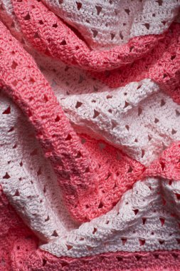 Kumaşta pliseler, pembe ve beyaz renkli örgü kumaşlar, katlar