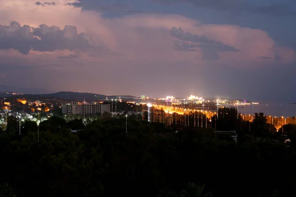Villámlások Éjszakai Égbolton Vihar Kezdete Előtt Város Törökország — Stock Fotó