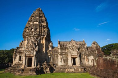 Taş Castle ve mavi gökyüzü