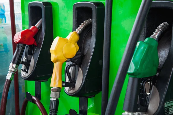  yakıt meme bir benzin istasyonu 