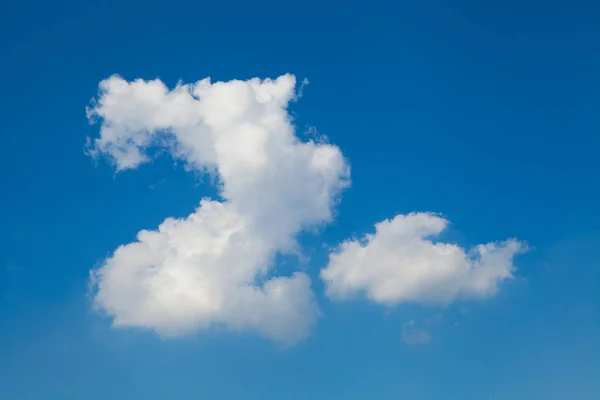 Fondo cielo azul con diminutas nubes — Foto de Stock