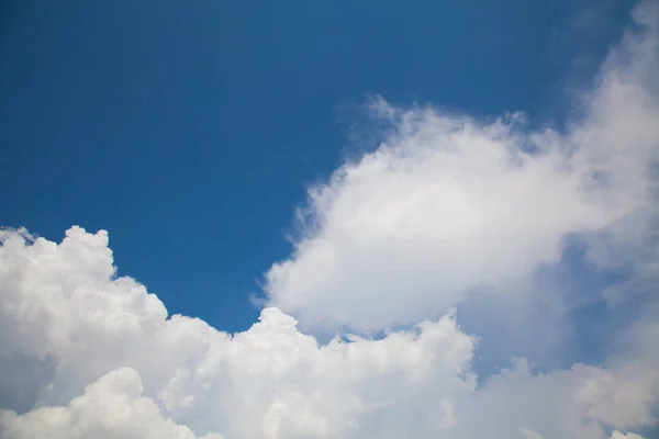 Cielo Azul Fondo Con Nubes — Foto de Stock