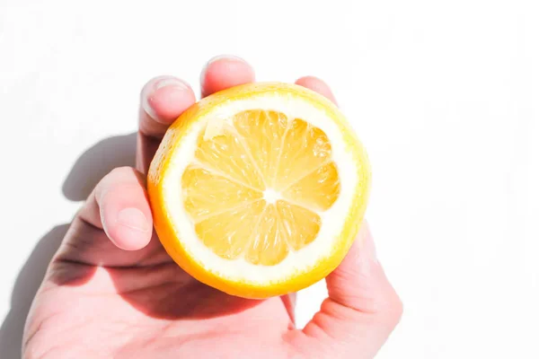 Limon ve el