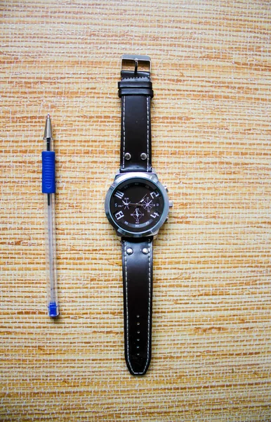 Wrist watch with writing pen — Stock Photo, Image