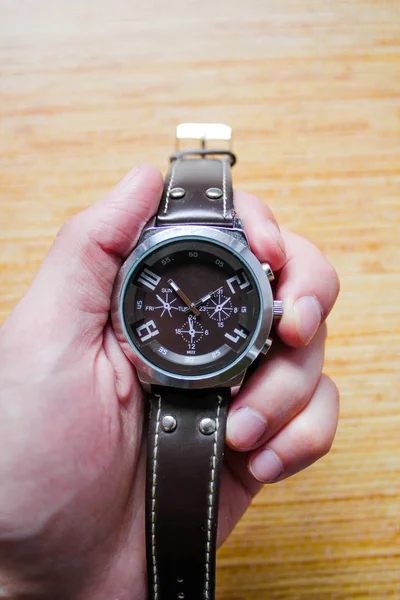 Clock in hand for timing — Stock Photo, Image