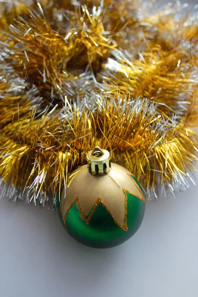 Noel tinsel bir oyuncakla