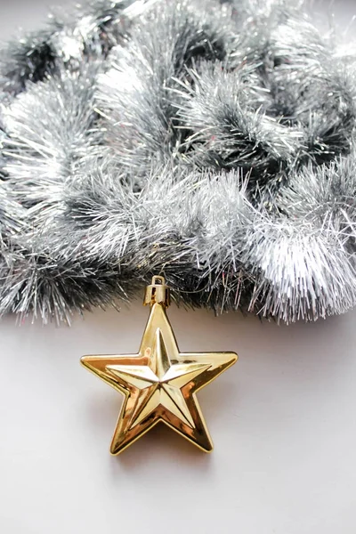 Noel tinsel bir oyuncakla