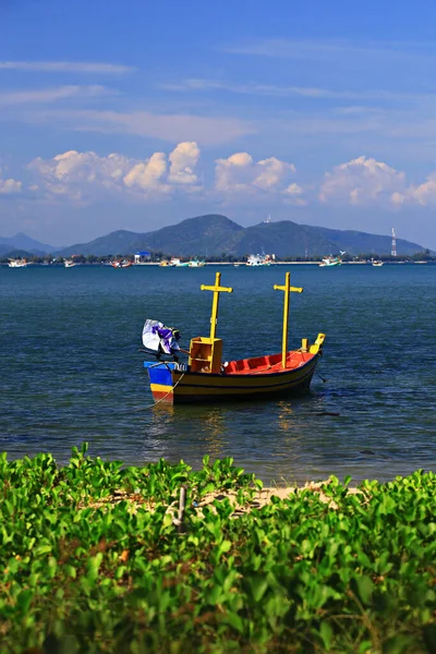 Bateau Pêche Reposant Sur Plage Prachuabkirikhan — Photo