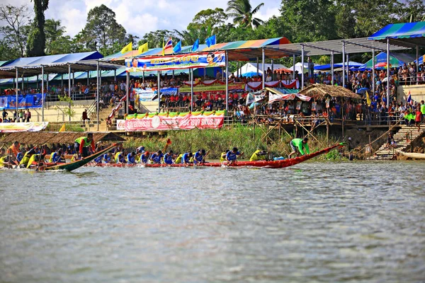 Chumphon Thailand October Unidentified Rowers Enjoy Native Thai Long Boats — Stock Photo, Image