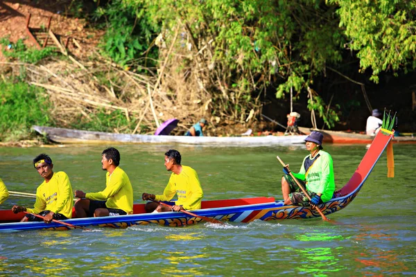 Chumphon Thailand October Unidentified Rowers Enjoy Native Thai Long Boats — Stock Photo, Image