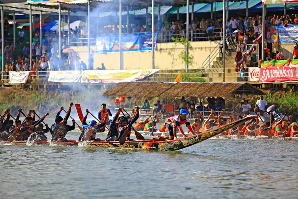 Chumphon Thailand October Unidentified Rowers Enjoy Native Thai Long Boats — Stock Photo, Image