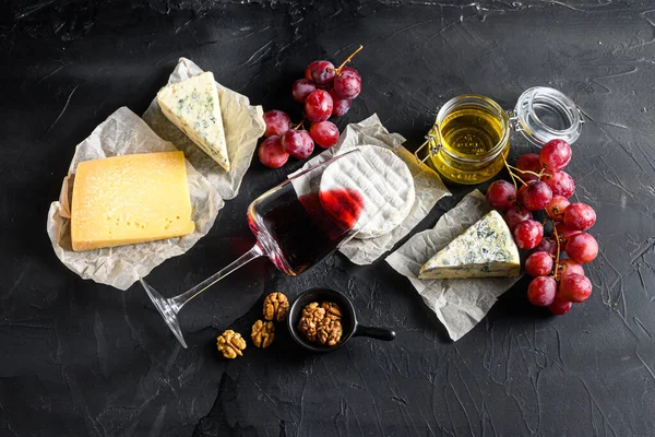 Grapes Red Wine Cheeses Brie Cheese Blue Chease Honey Nuts — Stock Photo, Image
