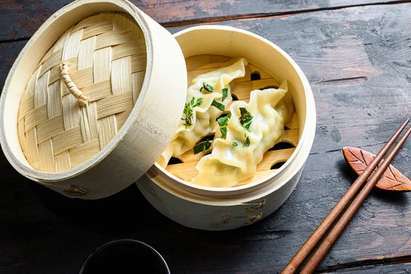 Gyozas Potstickers Chinese Dumplings Wooden Steamer Soy Sauce Fresh Herbs — Stock Photo, Image