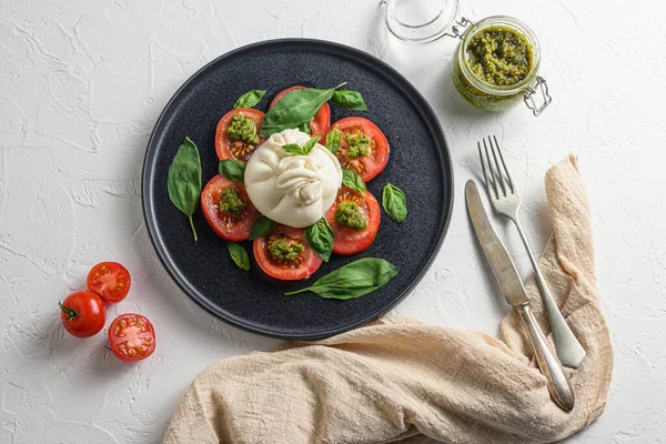 Salade Met Traditionele Italiaanse Burrata Kaas Gemaakt Van Room Melk — Stockfoto