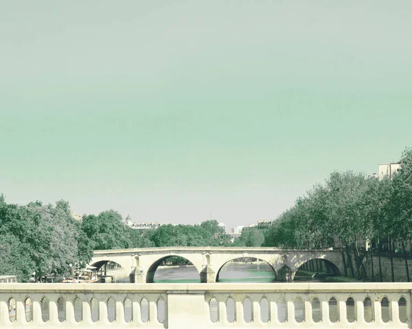 Γέφυρα πάνω από τον ποταμό Σηκουάνα — Φωτογραφία Αρχείου