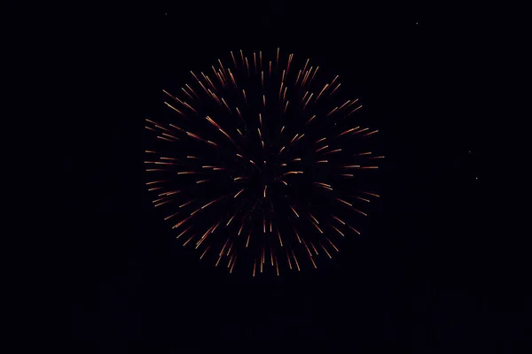 Feux d'artifice colorés dans le ciel — Photo