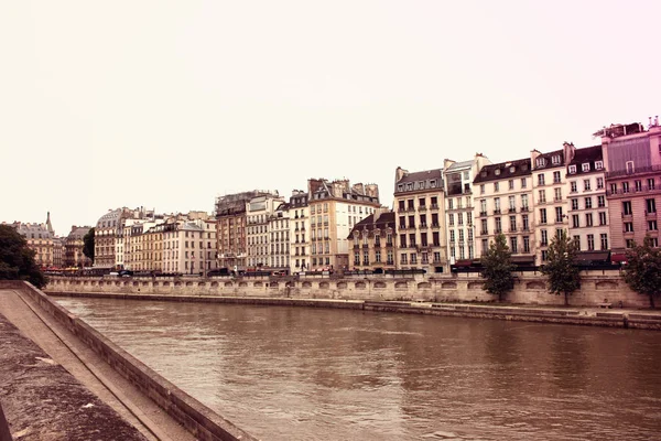 Szajna és a Párizs épületek — Stock Fotó