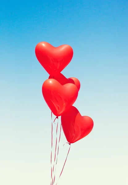 Olika röda Hjärtformade ballonger — Stockfoto