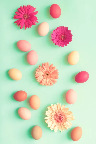 Вінтажні пастельні великодні яйця — стокове фото