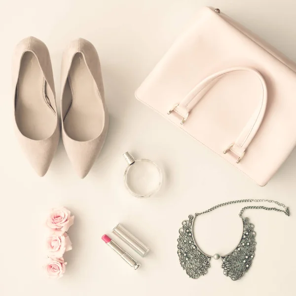 Vintage objetos femininos em um flat lay — Fotografia de Stock