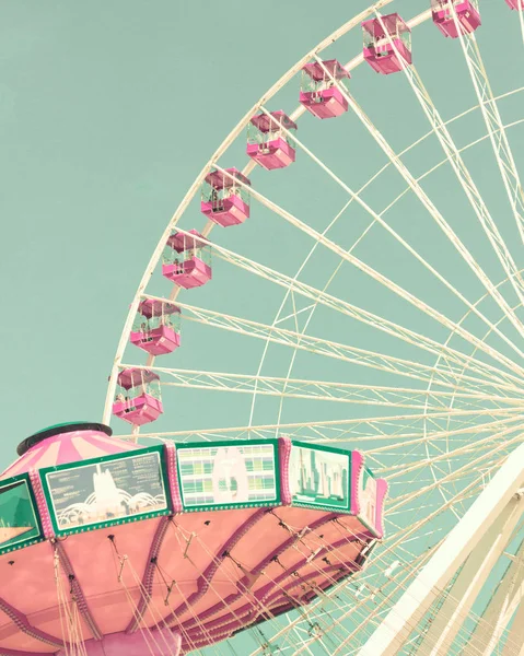 Vintage Ferris τροχό και την αλυσίδα swing ride — Φωτογραφία Αρχείου