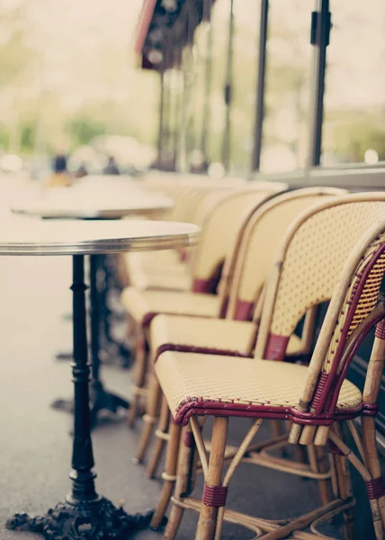 Vintage outdoors cafe in Paris — Stock Photo, Image