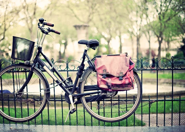 Bicicleta vintage em Paris — Fotografia de Stock