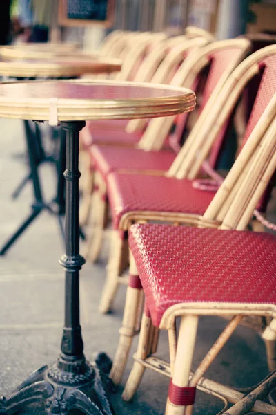 Vintage outdoors cafe in Paris — Stock Photo, Image