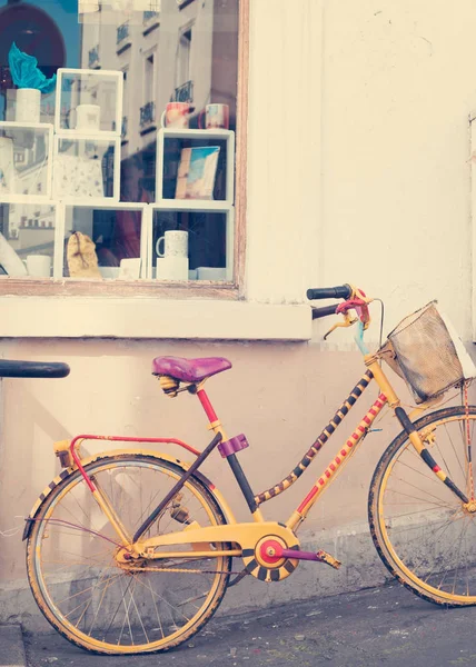 Vintage cykel i Paris — Stockfoto