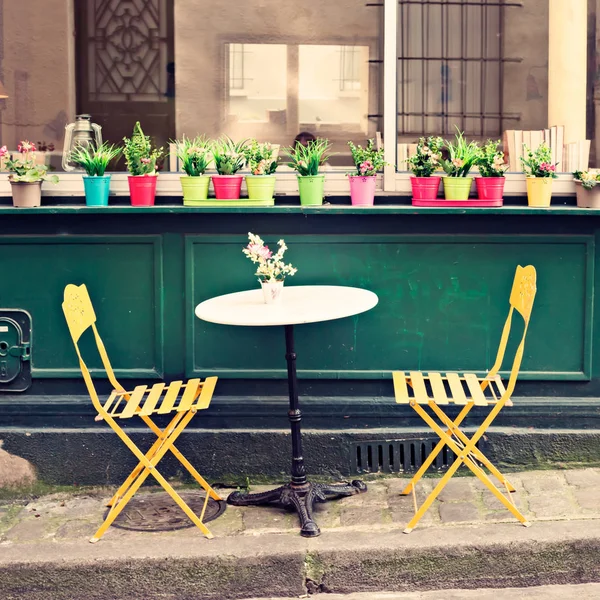 复古户外咖啡馆在巴黎 — 图库照片