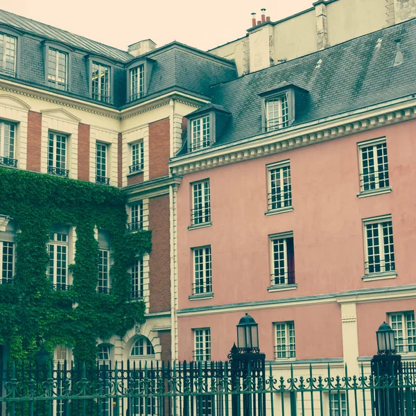 Vintage Paris buildings — Stock Photo, Image