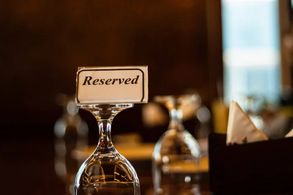 Reserved Tag Restaurant Table Nice Glass Bokeh Background — Stock Photo, Image