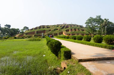 Mohasthangarh, Bogura, Bangladeş 'in en ünlü turistik yerlerinden biri.