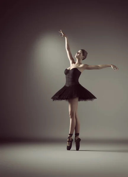 Young and beautiful ballerina — Stock Photo, Image