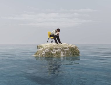 Genç bir sandalyeye düşünceli 