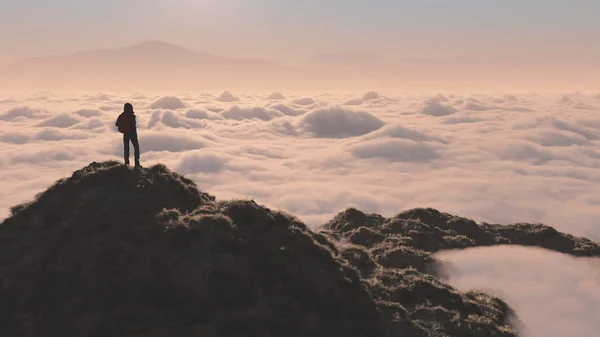 L'uomo sulla montagna — Foto Stock