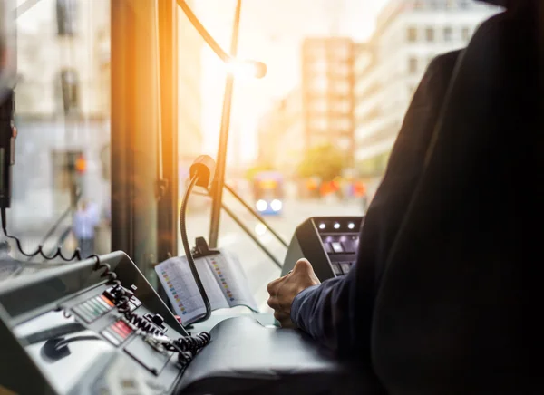 Dentro de un tranvía con conductor y salpicadero al atardecer —  Fotos de Stock