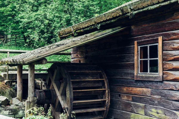 오래 된 나무 waterwheel 물 레 방 아 — 스톡 사진