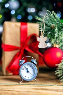 Saatli Noel süslemesi