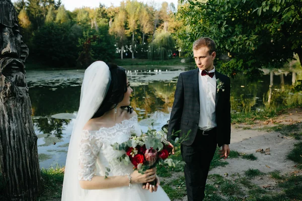 Casal Nupcial Jovem — Fotografia de Stock